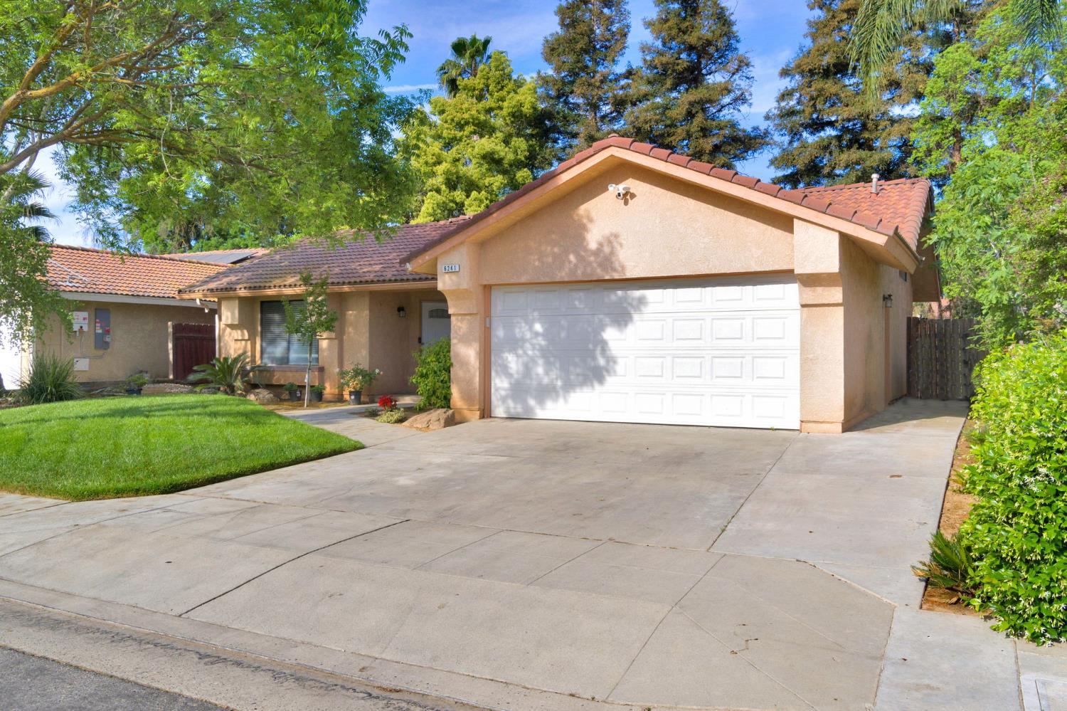 6241 N Lodi Ave, Fresno, CA 93722