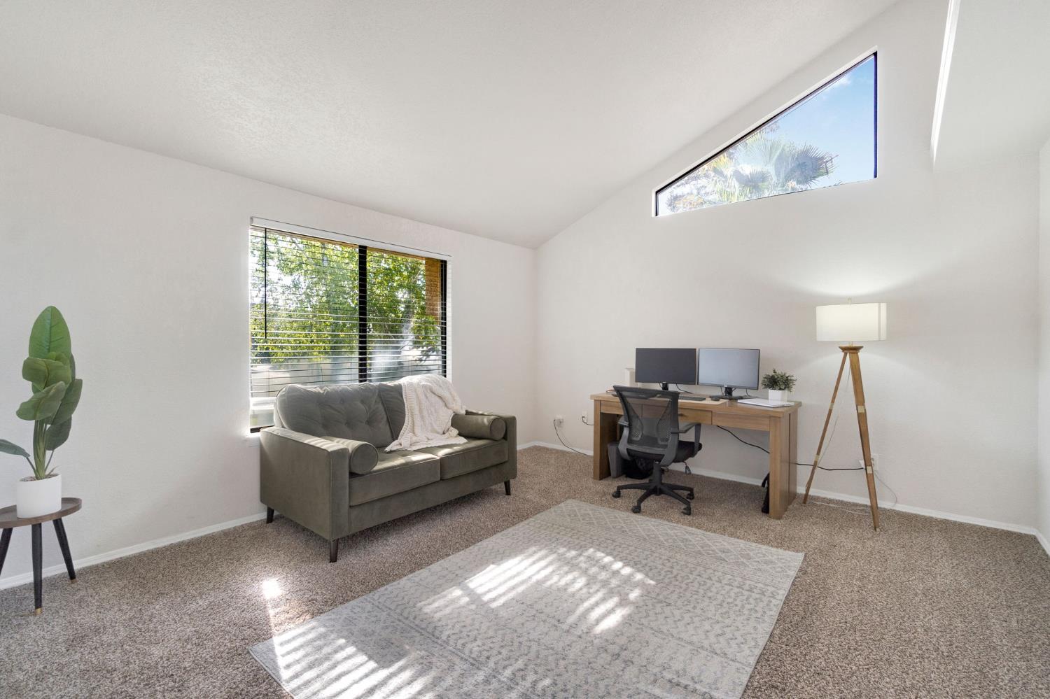 6241 N Lodi Ave, Fresno, CA 93722