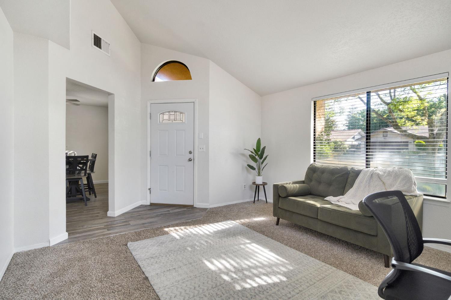 6241 N Lodi Ave, Fresno, CA 93722