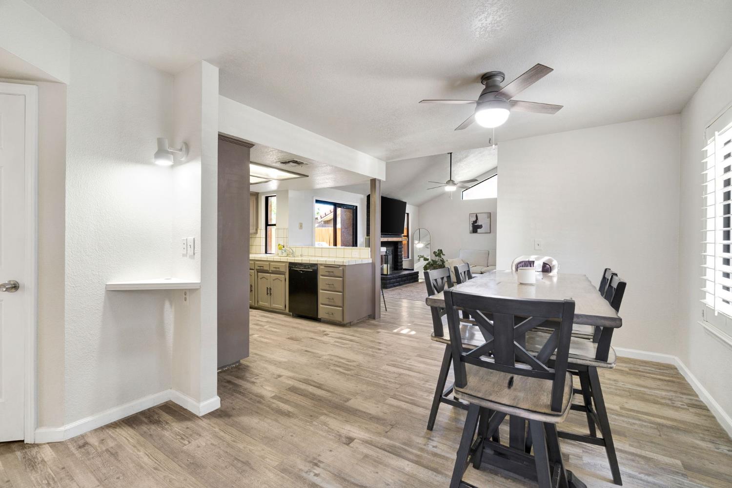 6241 N Lodi Ave, Fresno, CA 93722