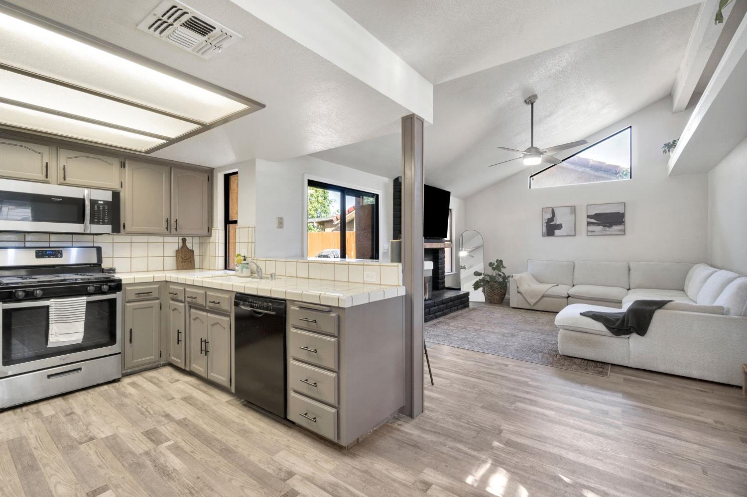 6241 N Lodi Ave, Fresno, CA 93722