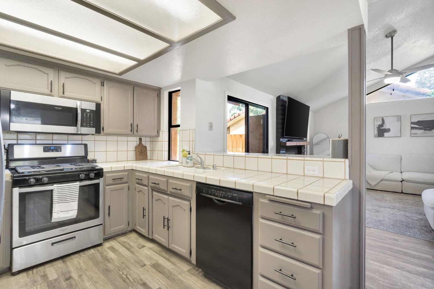 6241 N Lodi Ave, Fresno, CA 93722