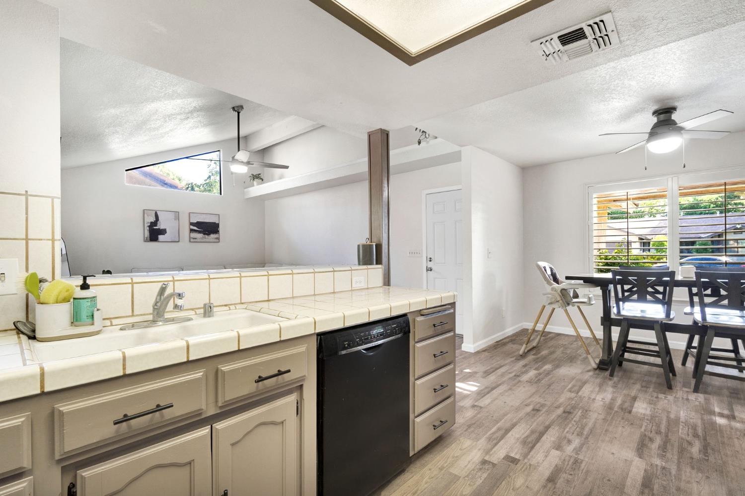 6241 N Lodi Ave, Fresno, CA 93722