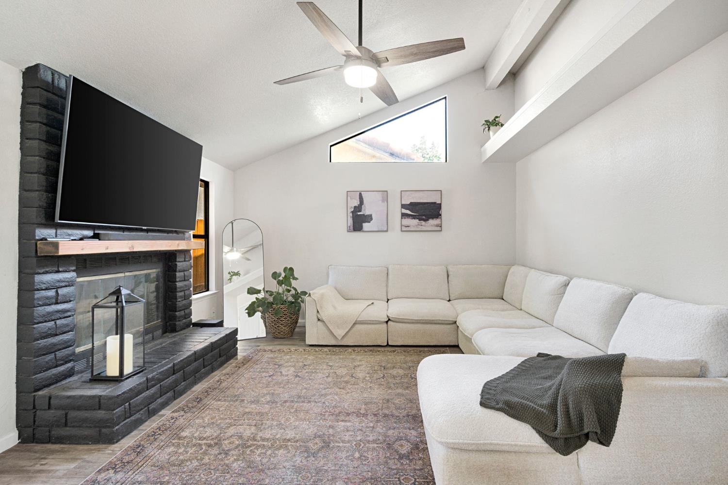 6241 N Lodi Ave, Fresno, CA 93722