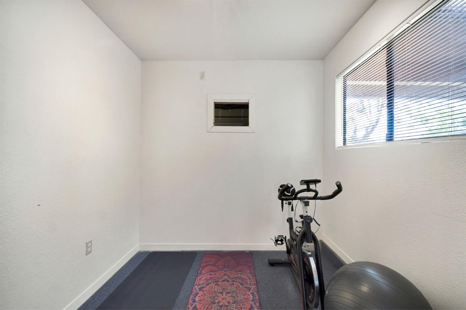 6241 N Lodi Ave, Fresno, CA 93722