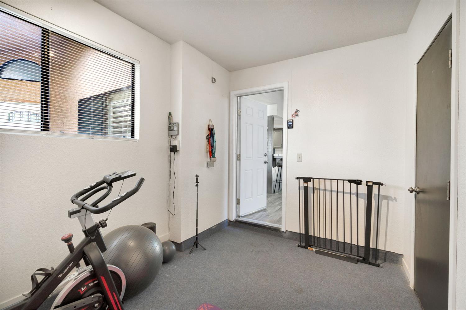 6241 N Lodi Ave, Fresno, CA 93722