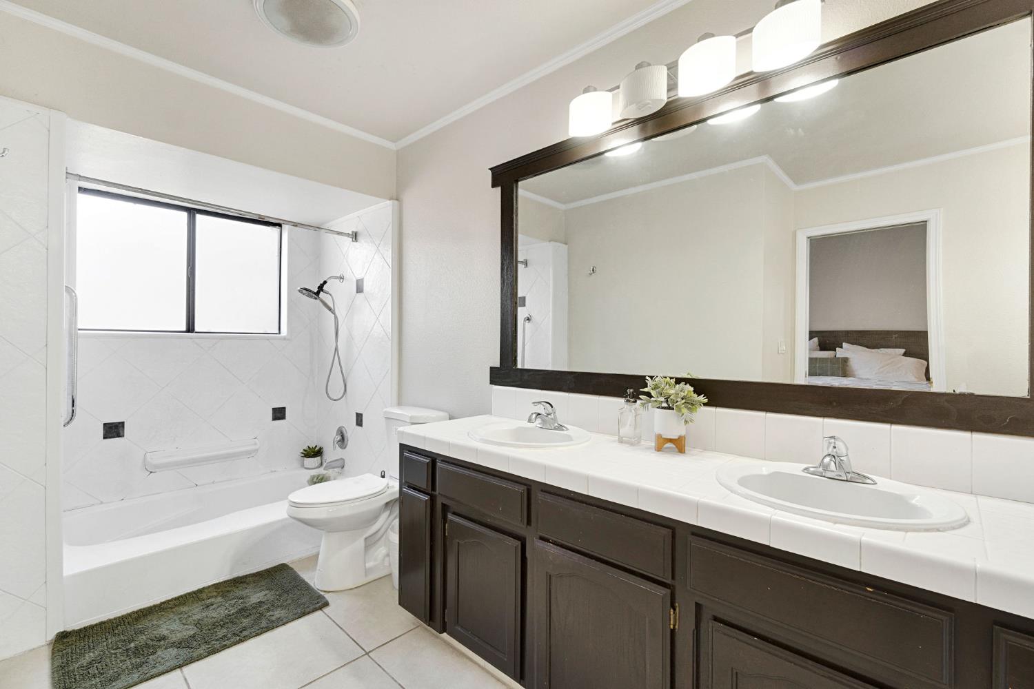 6241 N Lodi Ave, Fresno, CA 93722