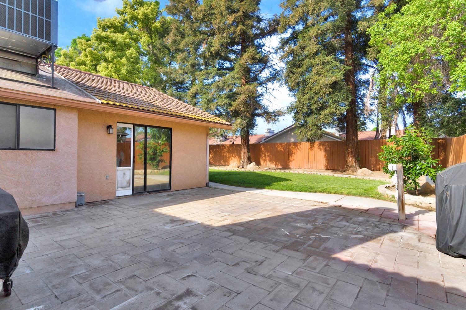 6241 N Lodi Ave, Fresno, CA 93722