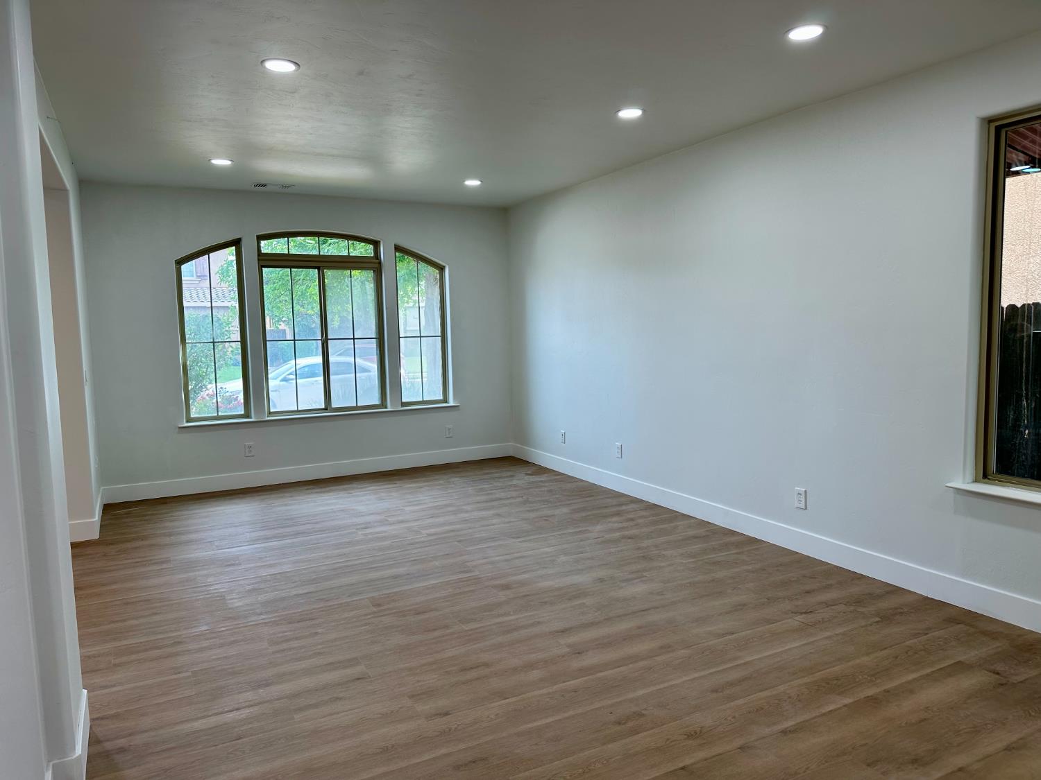 1823 Houston Ave, Clovis, CA 93619