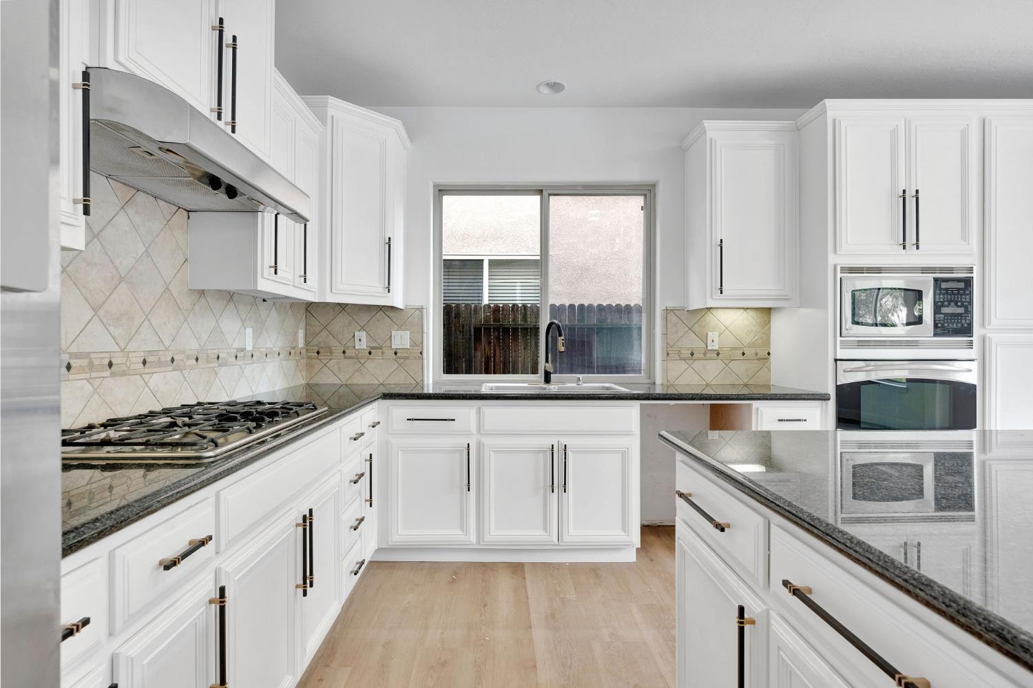 1823 Houston Ave, Clovis, CA 93619