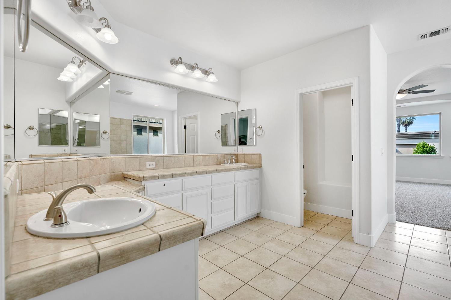 1823 Houston Ave, Clovis, CA 93619