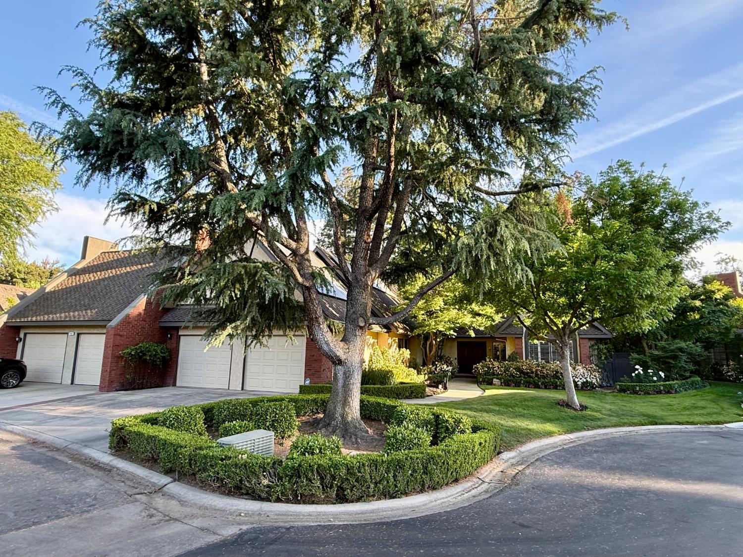 2555 W Bluff Ave #142, Fresno, CA 93711