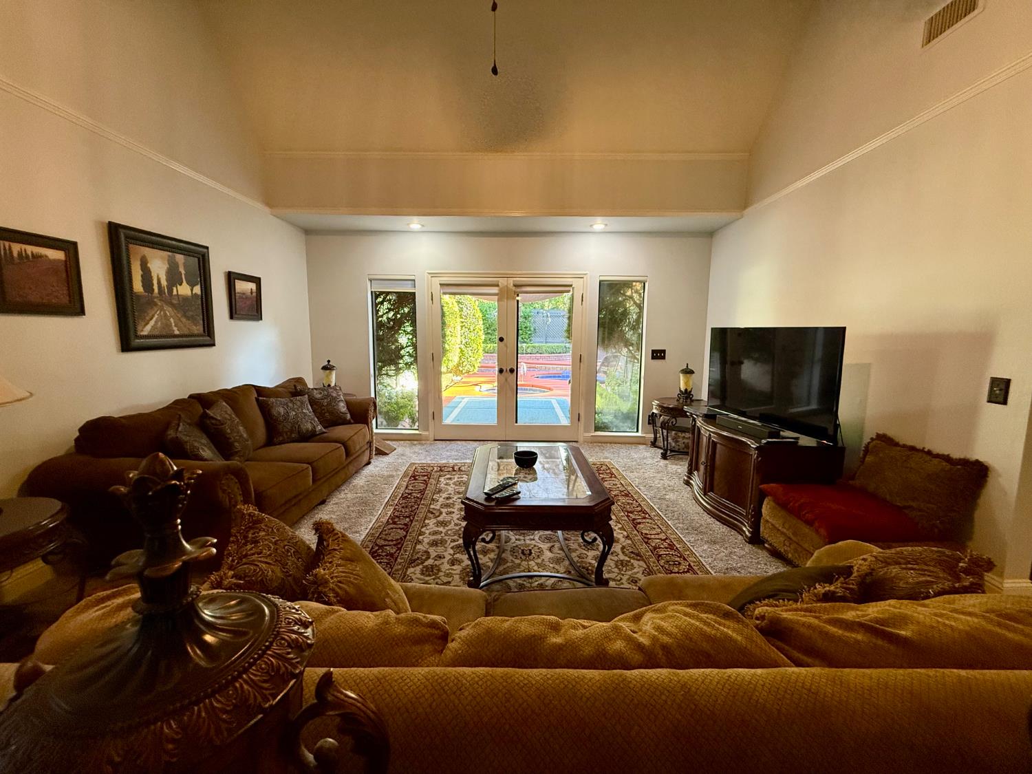 2555 W Bluff Ave #142, Fresno, CA 93711