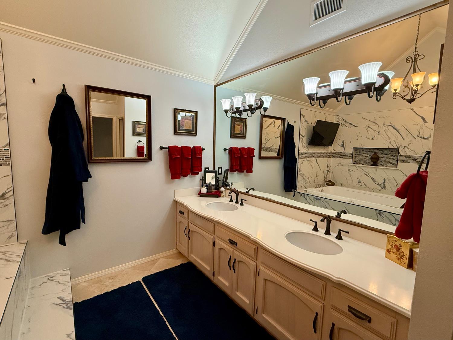 2555 W Bluff Ave #142, Fresno, CA 93711