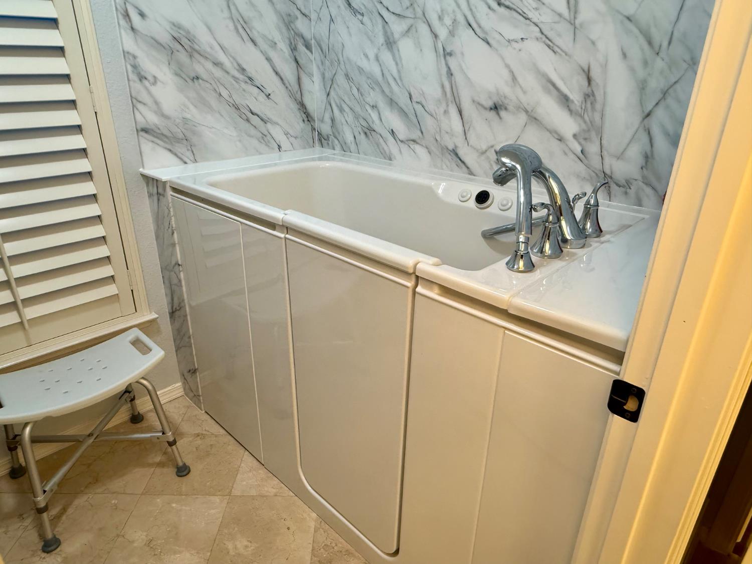 2555 W Bluff Ave #142, Fresno, CA 93711