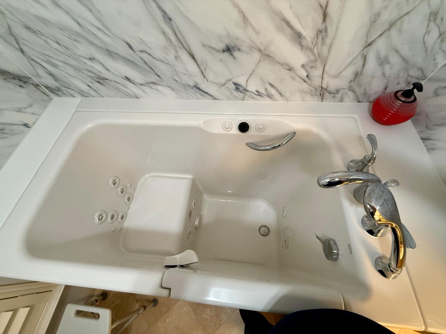 2555 W Bluff Ave #142, Fresno, CA 93711