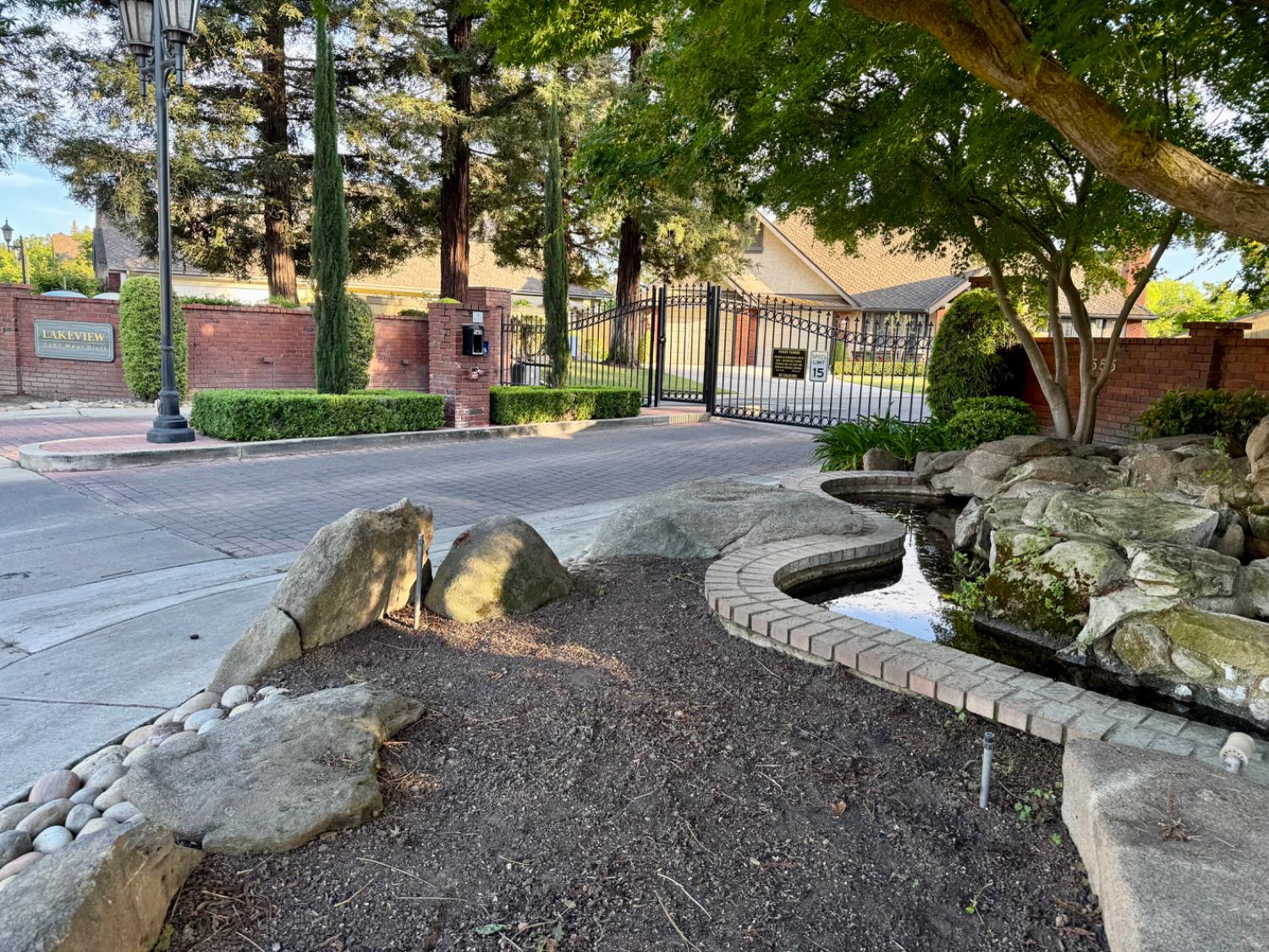 2555 W Bluff Ave #142, Fresno, CA 93711