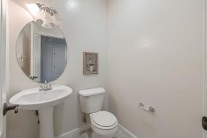 1608 N oliveto Ct, Visalia, CA 93291