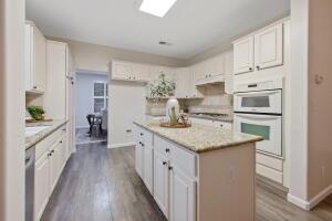 1608 N oliveto Ct, Visalia, CA 93291