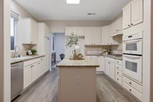 1608 N oliveto Ct, Visalia, CA 93291