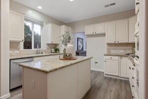 1608 N oliveto Ct, Visalia, CA 93291