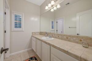 1608 N oliveto Ct, Visalia, CA 93291