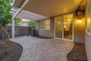 1608 N oliveto Ct, Visalia, CA 93291