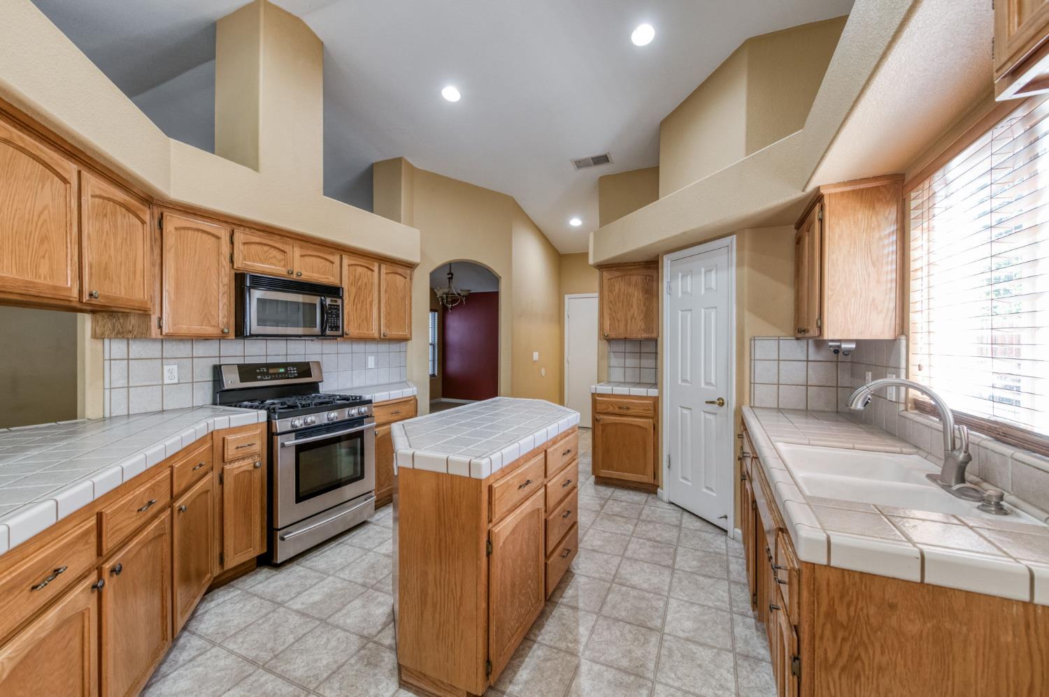 168 Makenna Dr, Madera, CA 93637