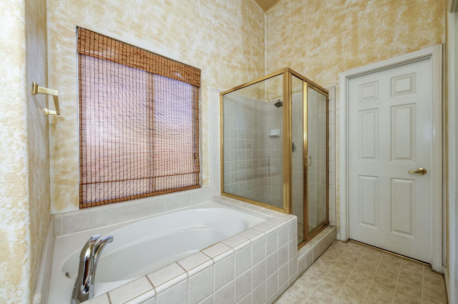 168 Makenna Dr, Madera, CA 93637