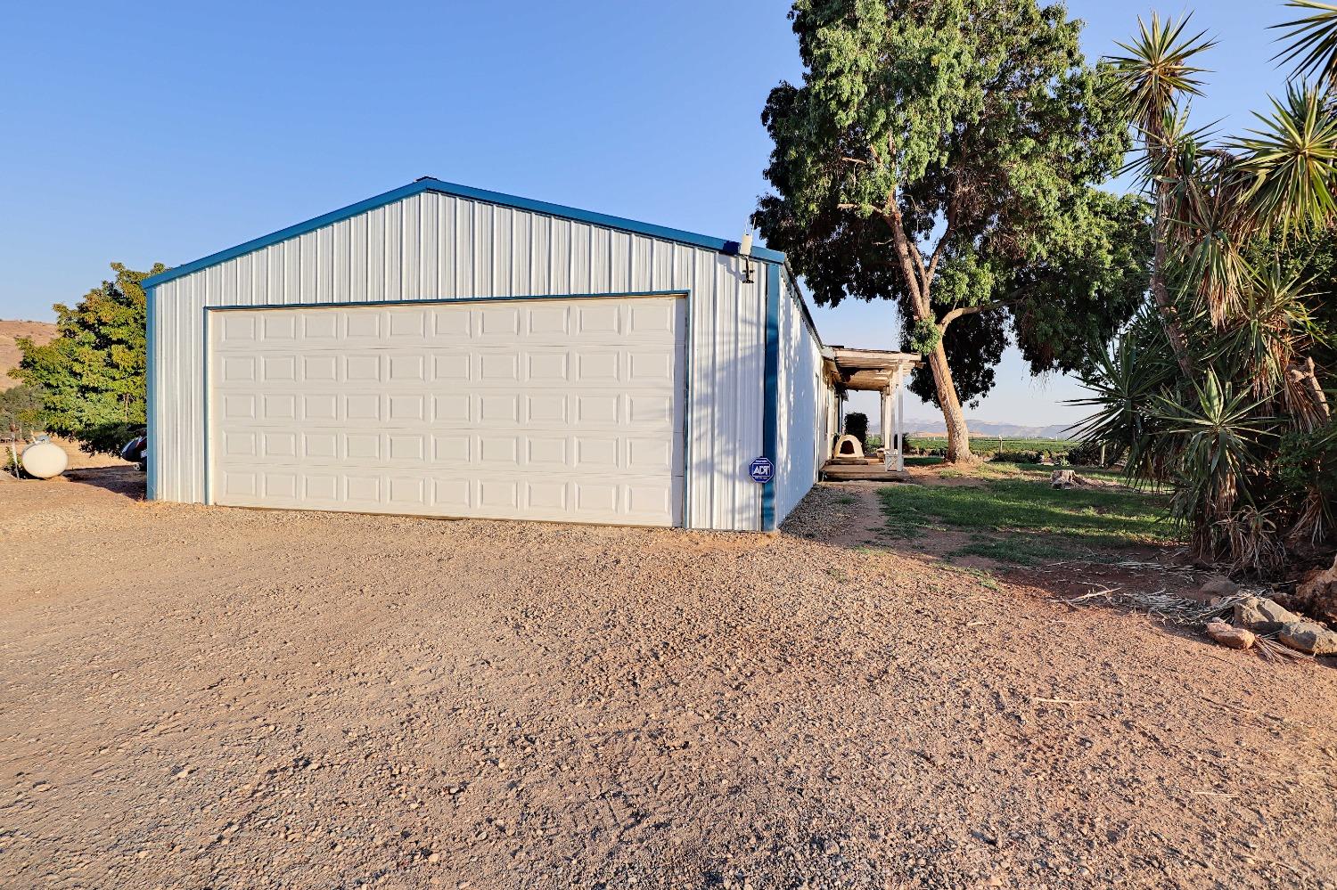 3363 S Anchor Ave, Orange Cove, CA 93646
