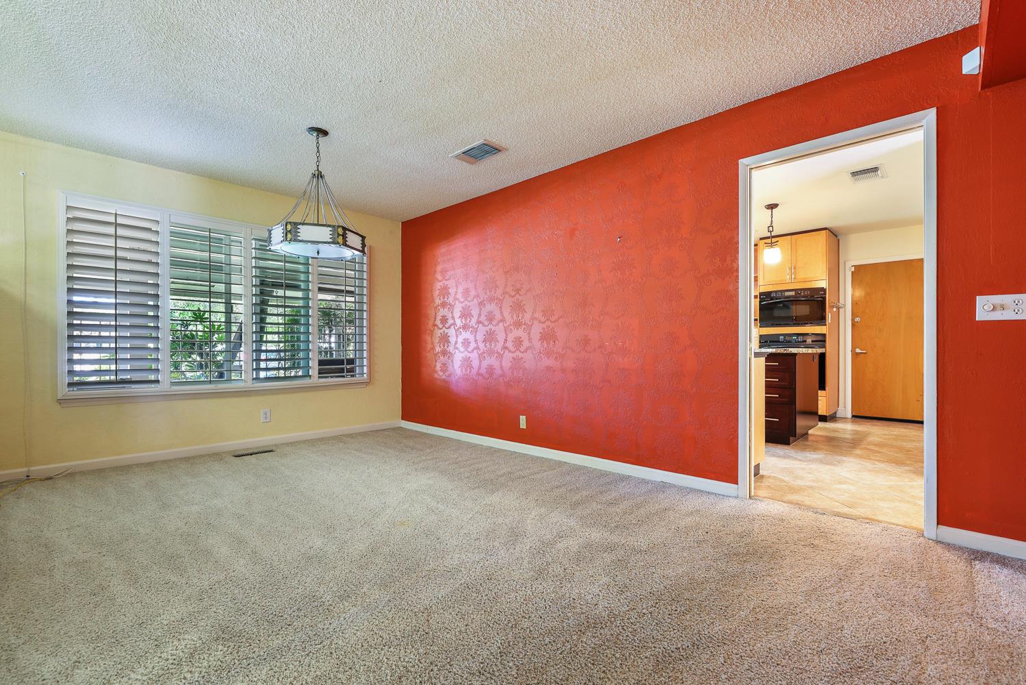 1095 W Roberts Ave, Fresno, CA 93711