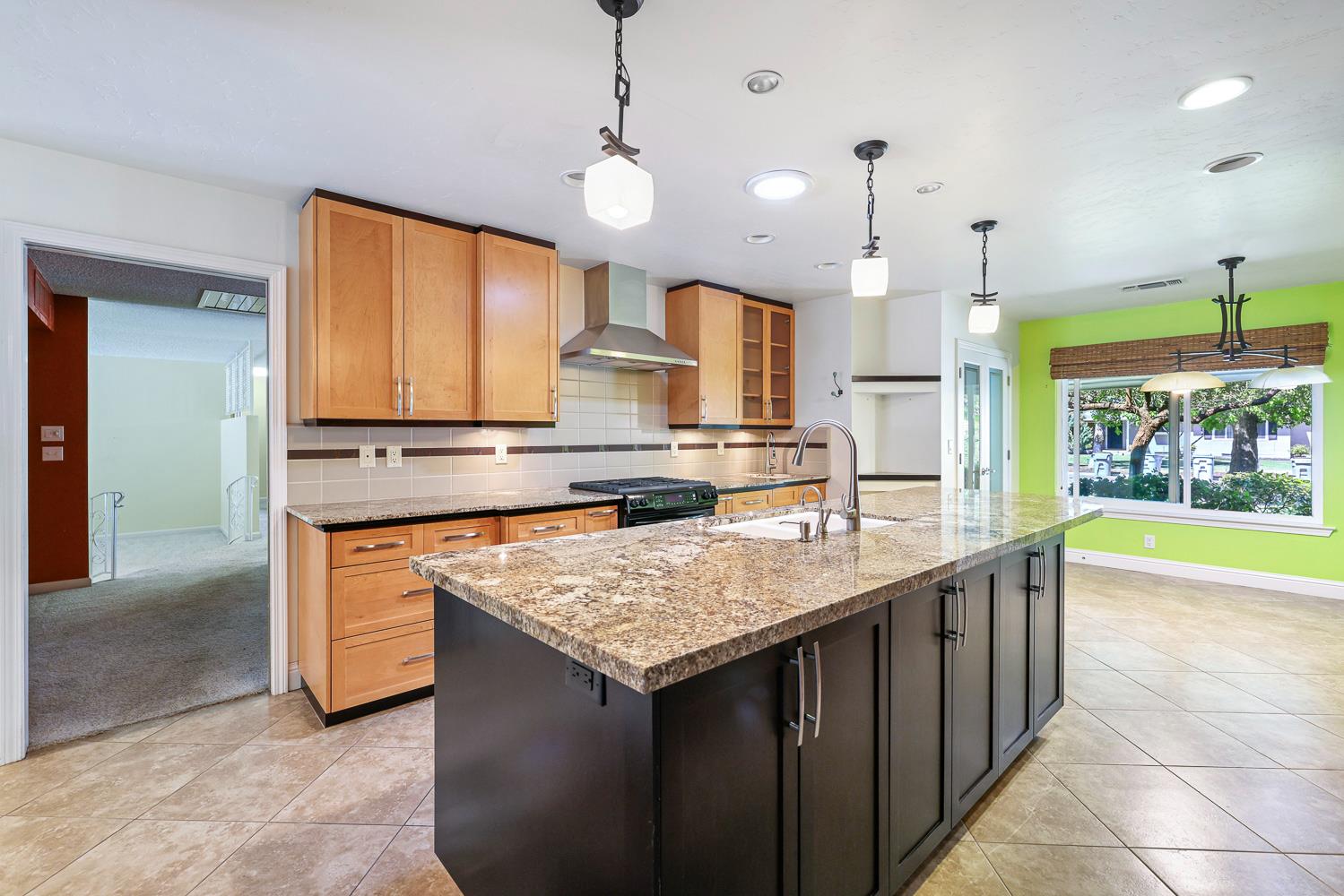 1095 W Roberts Ave, Fresno, CA 93711