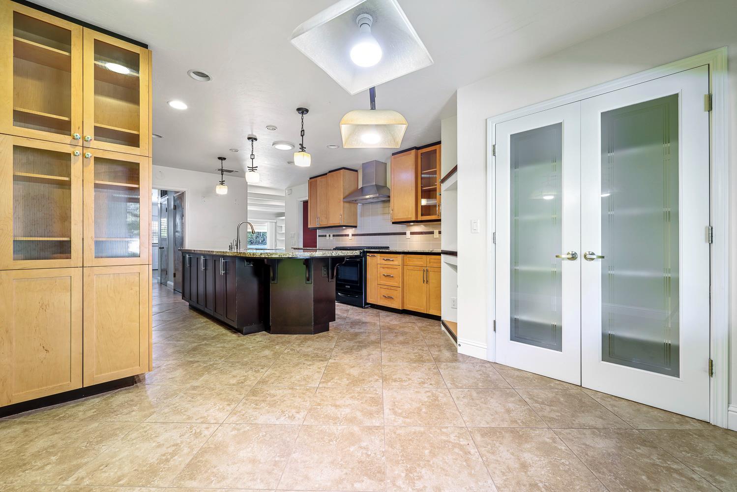 1095 W Roberts Ave, Fresno, CA 93711