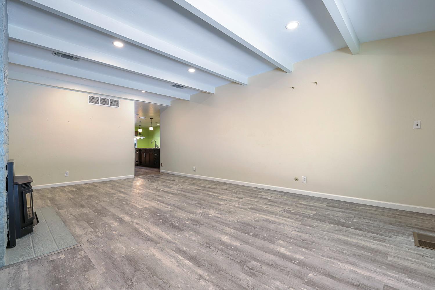 1095 W Roberts Ave, Fresno, CA 93711