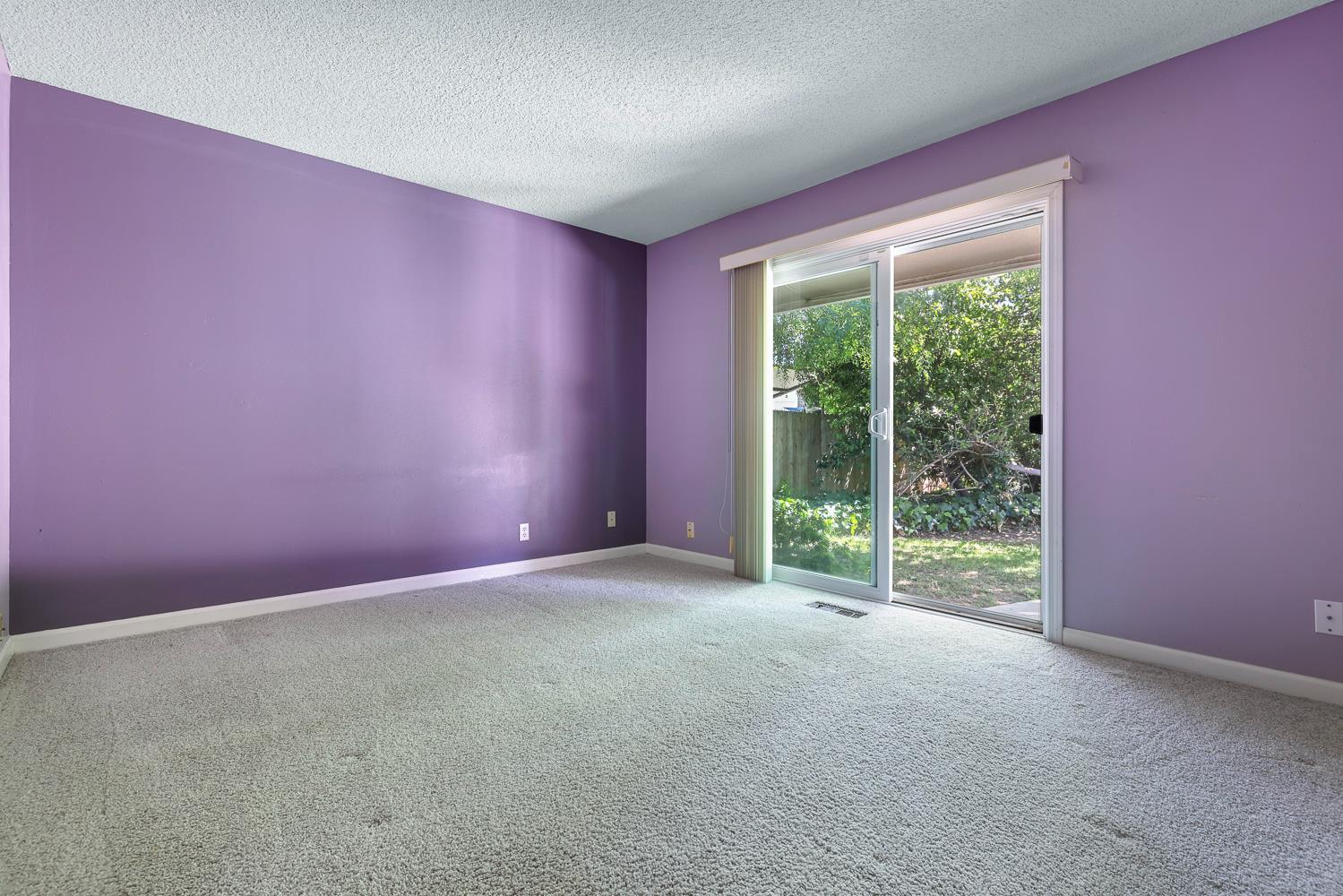 1095 W Roberts Ave, Fresno, CA 93711