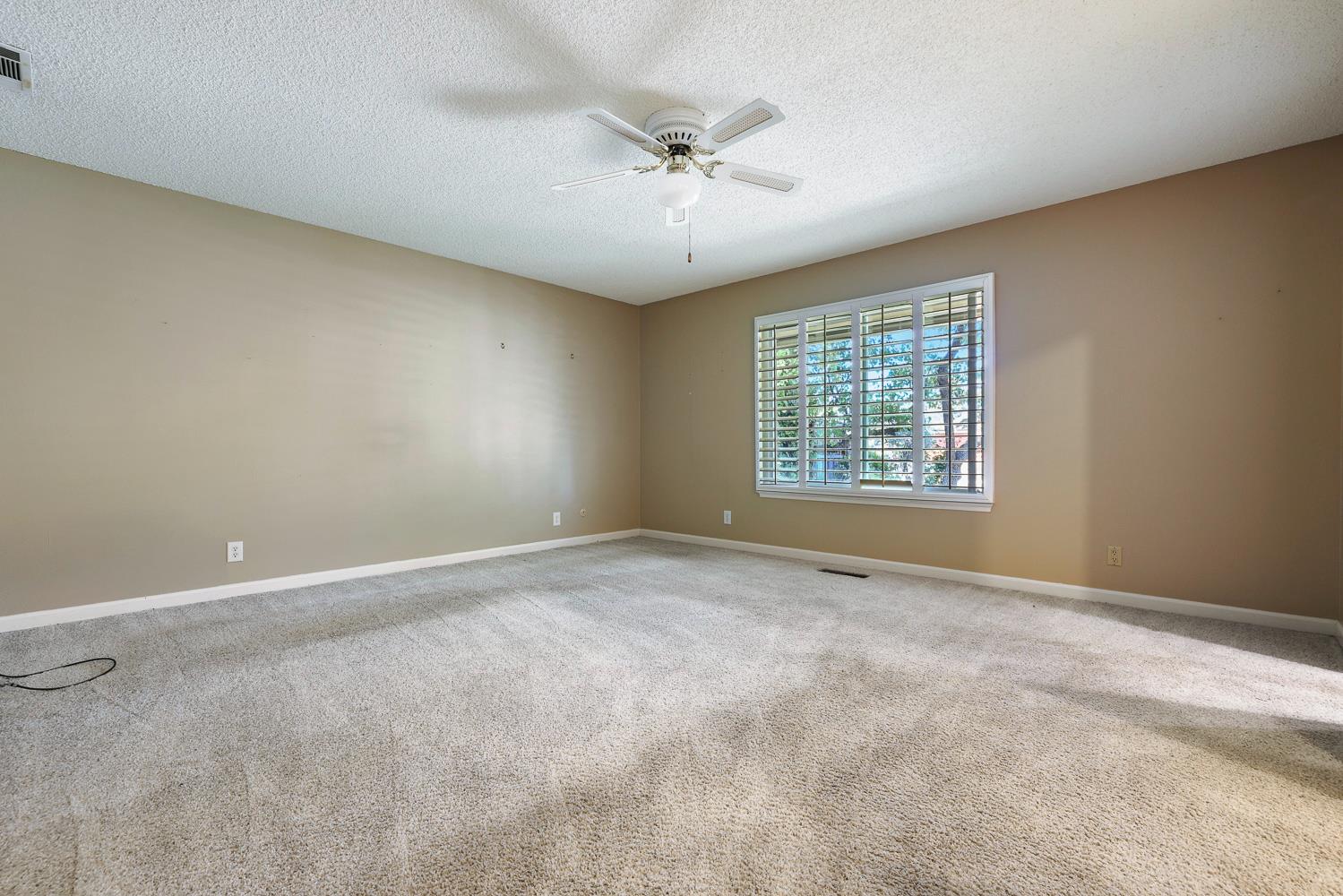 1095 W Roberts Ave, Fresno, CA 93711