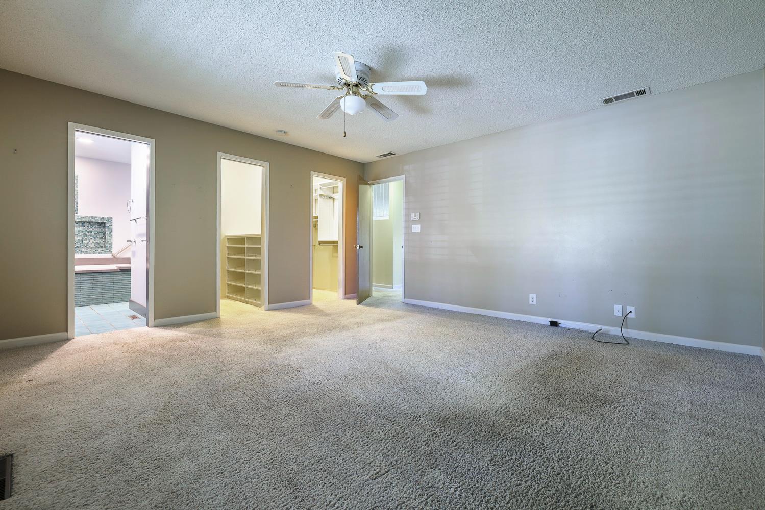 1095 W Roberts Ave, Fresno, CA 93711