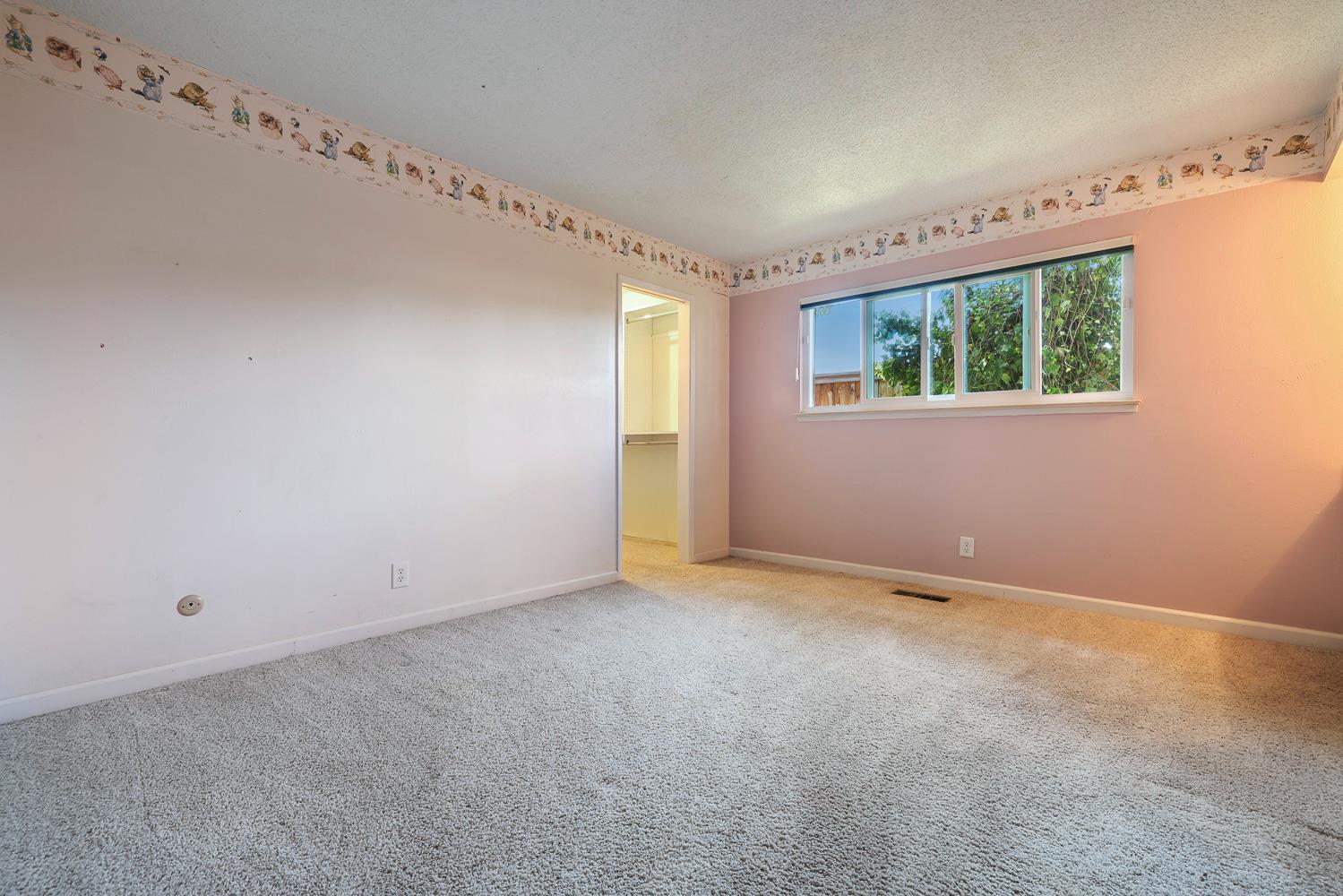 1095 W Roberts Ave, Fresno, CA 93711