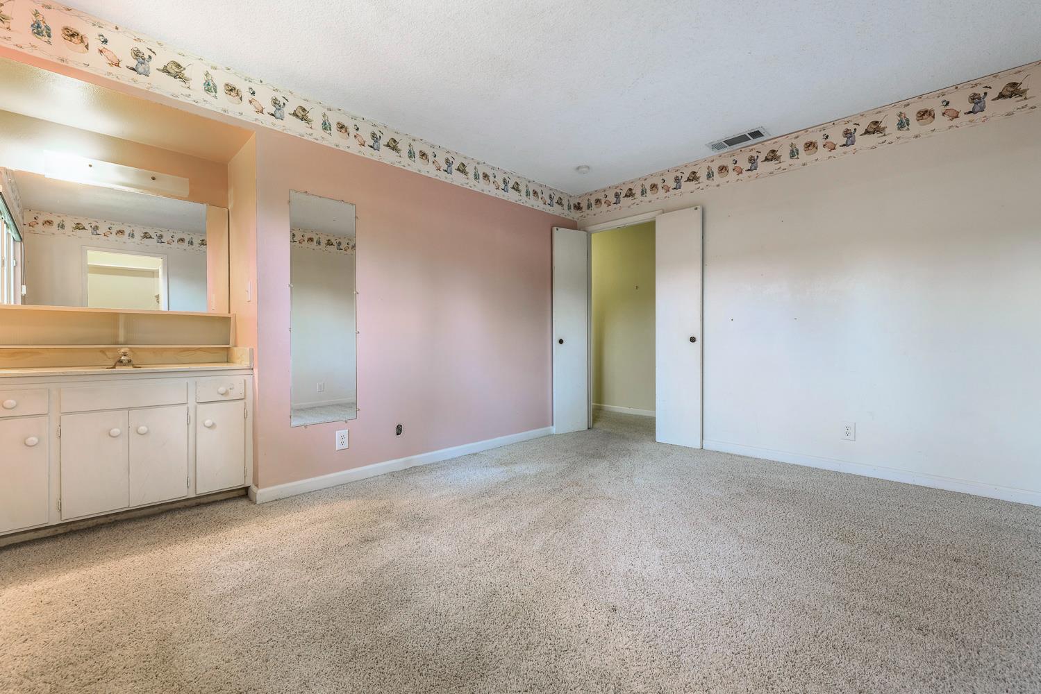 1095 W Roberts Ave, Fresno, CA 93711