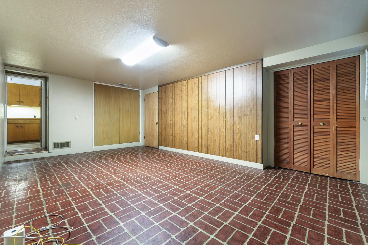 1095 W Roberts Ave, Fresno, CA 93711