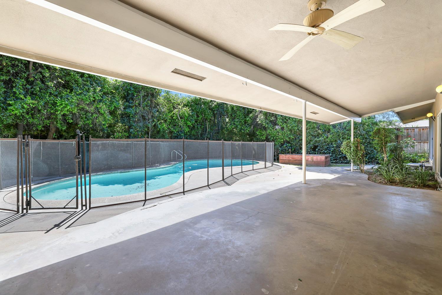 1095 W Roberts Ave, Fresno, CA 93711