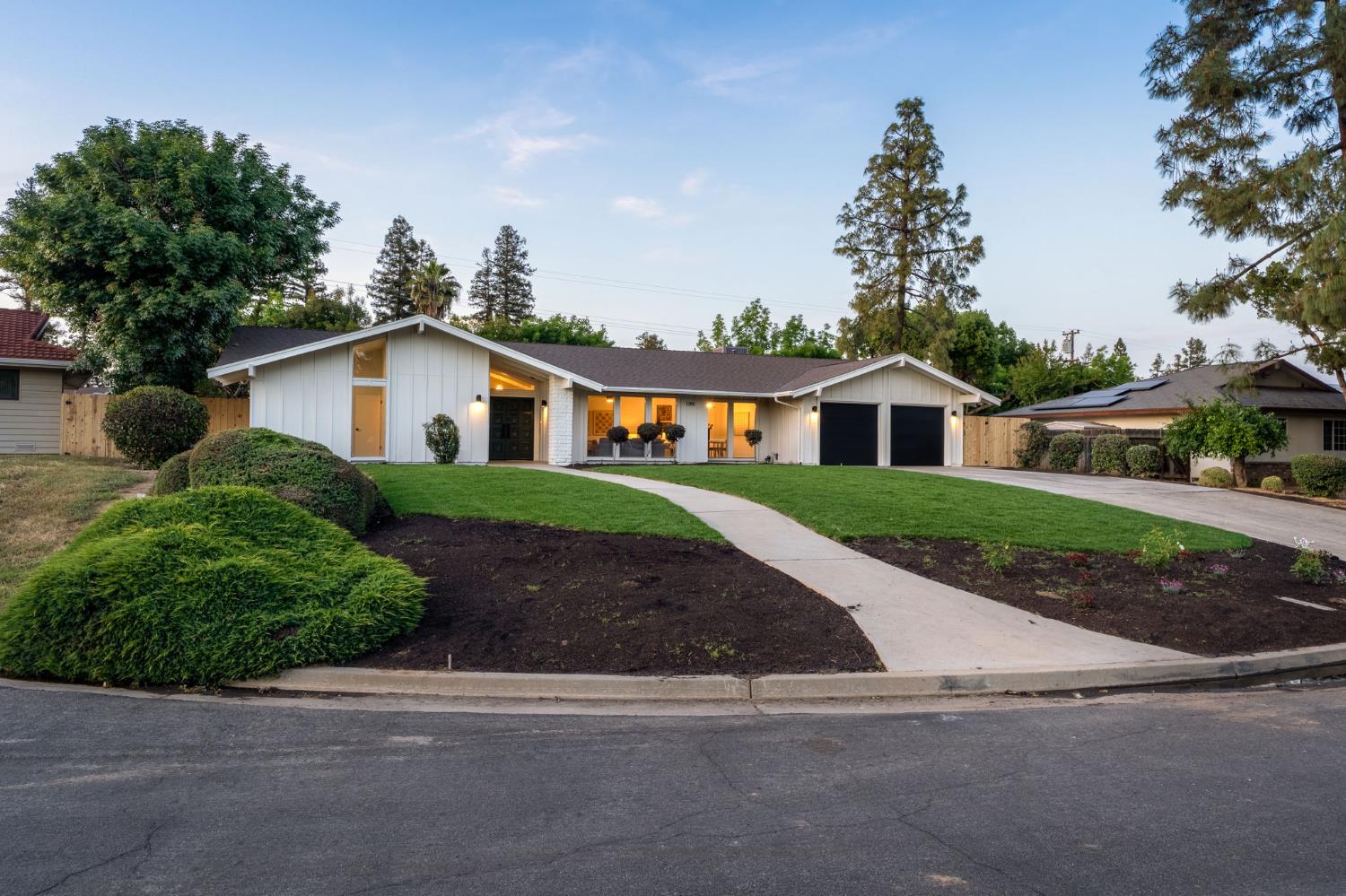 2626 W Scott Ave, Fresno, CA 93711
