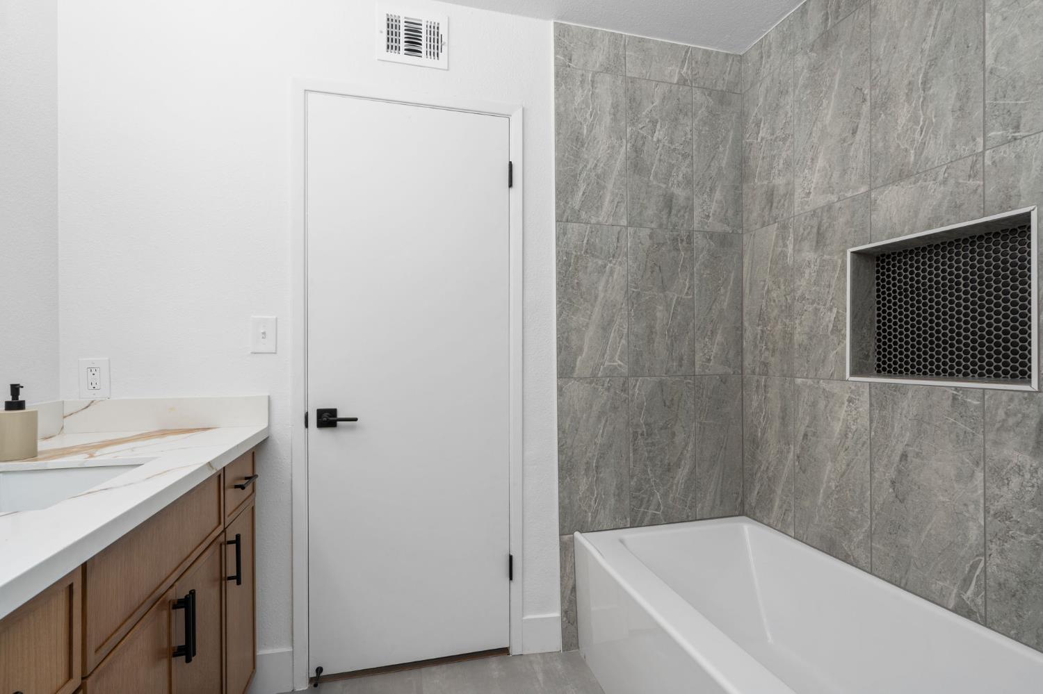 2626 W Scott Ave, Fresno, CA 93711