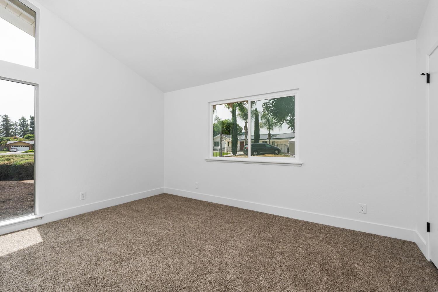 2626 W Scott Ave, Fresno, CA 93711