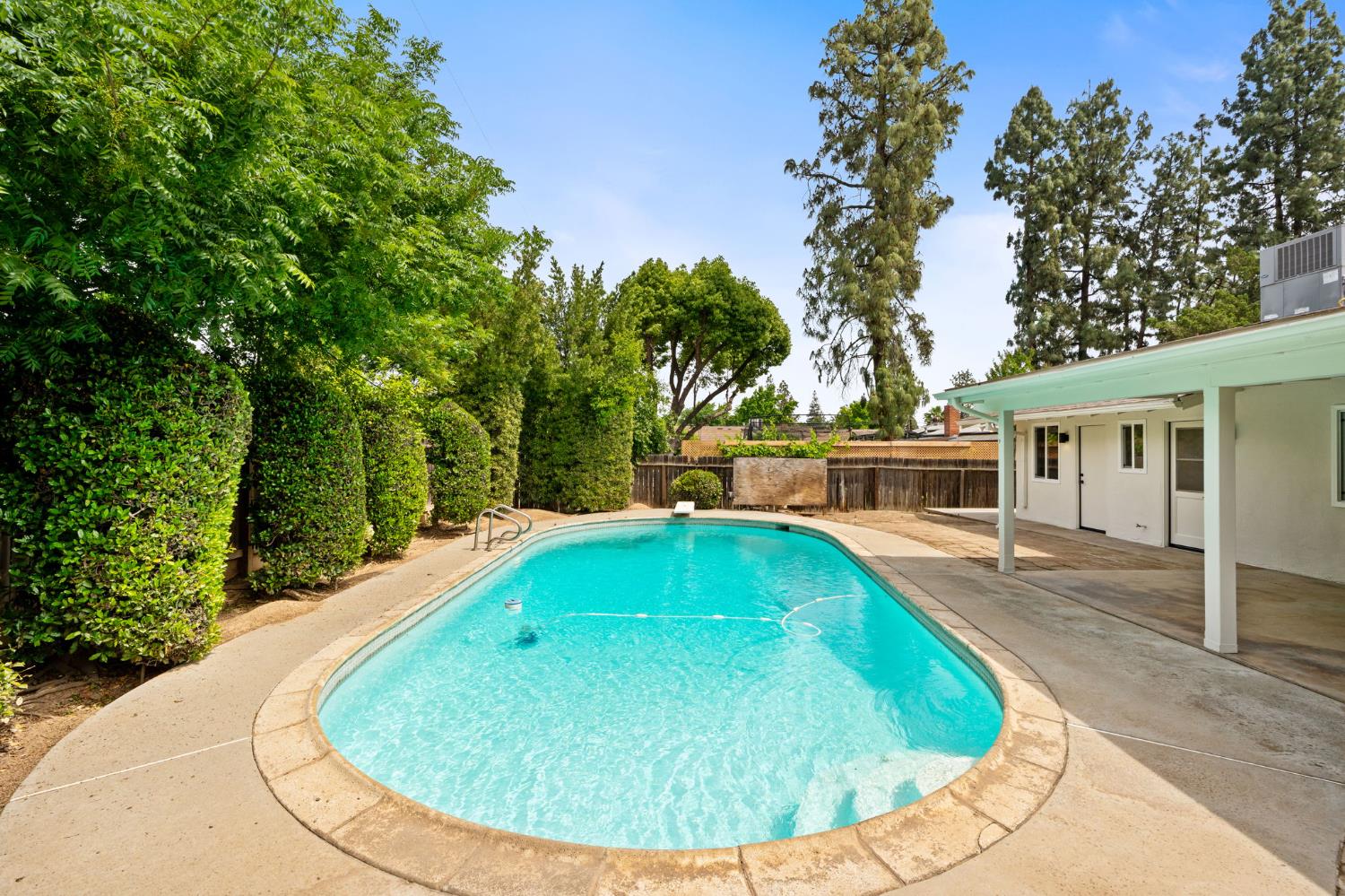 2626 W Scott Ave, Fresno, CA 93711