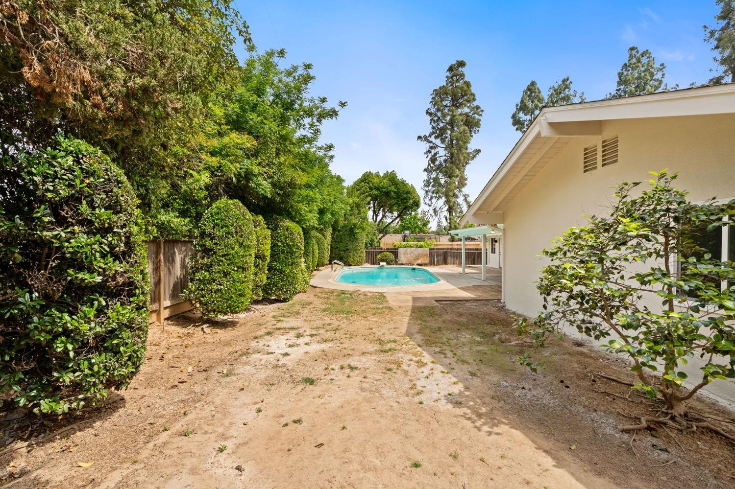 2626 W Scott Ave, Fresno, CA 93711