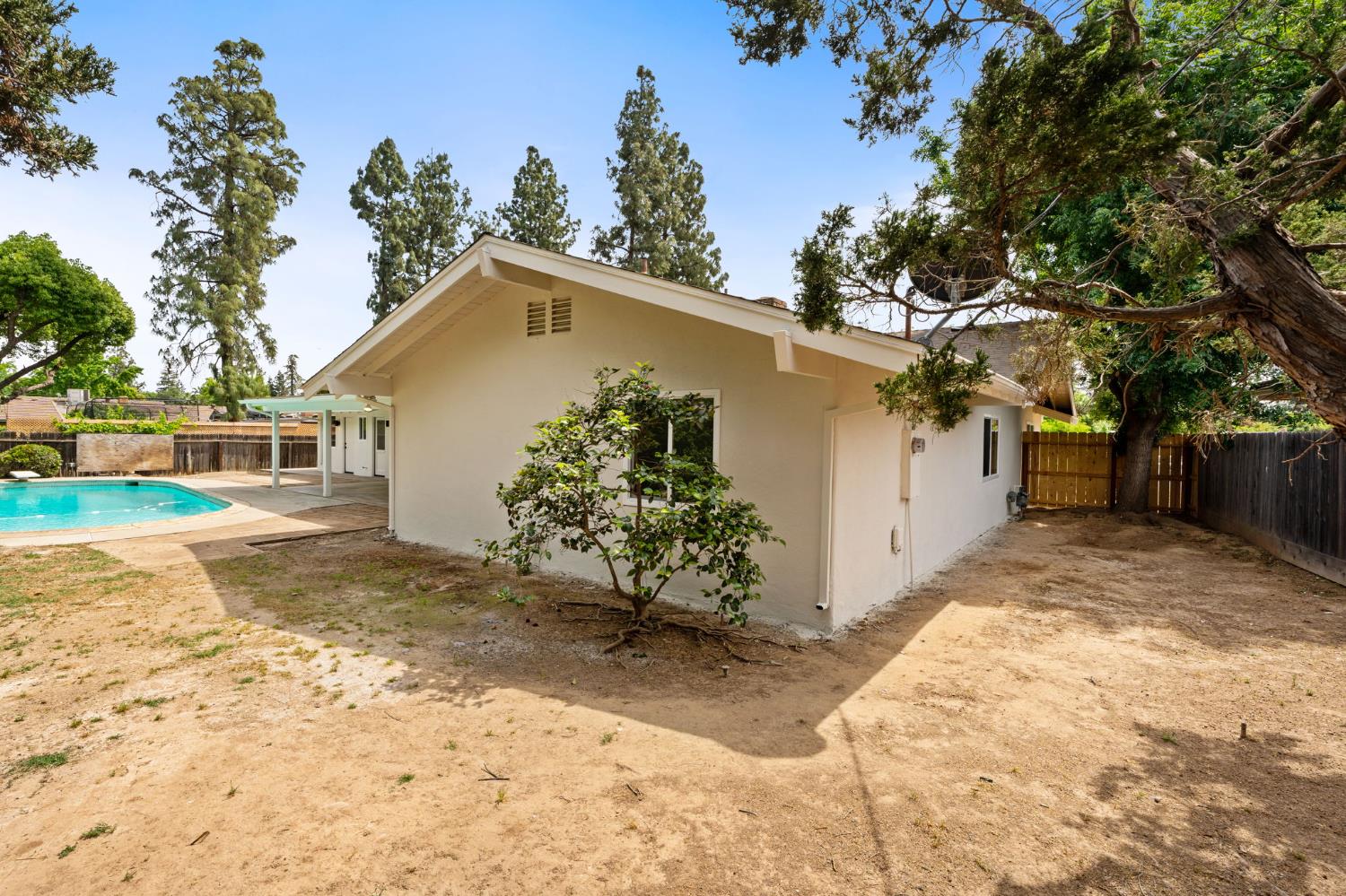 2626 W Scott Ave, Fresno, CA 93711