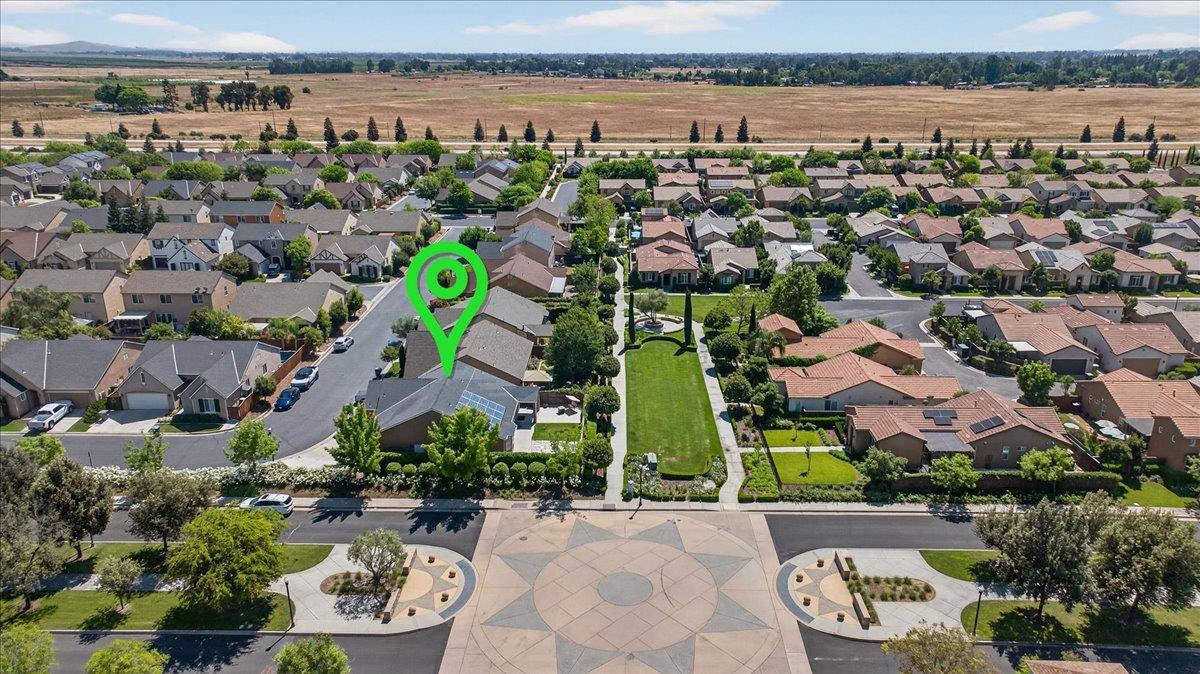 1776 N McPherson Ln, Clovis, CA 93619