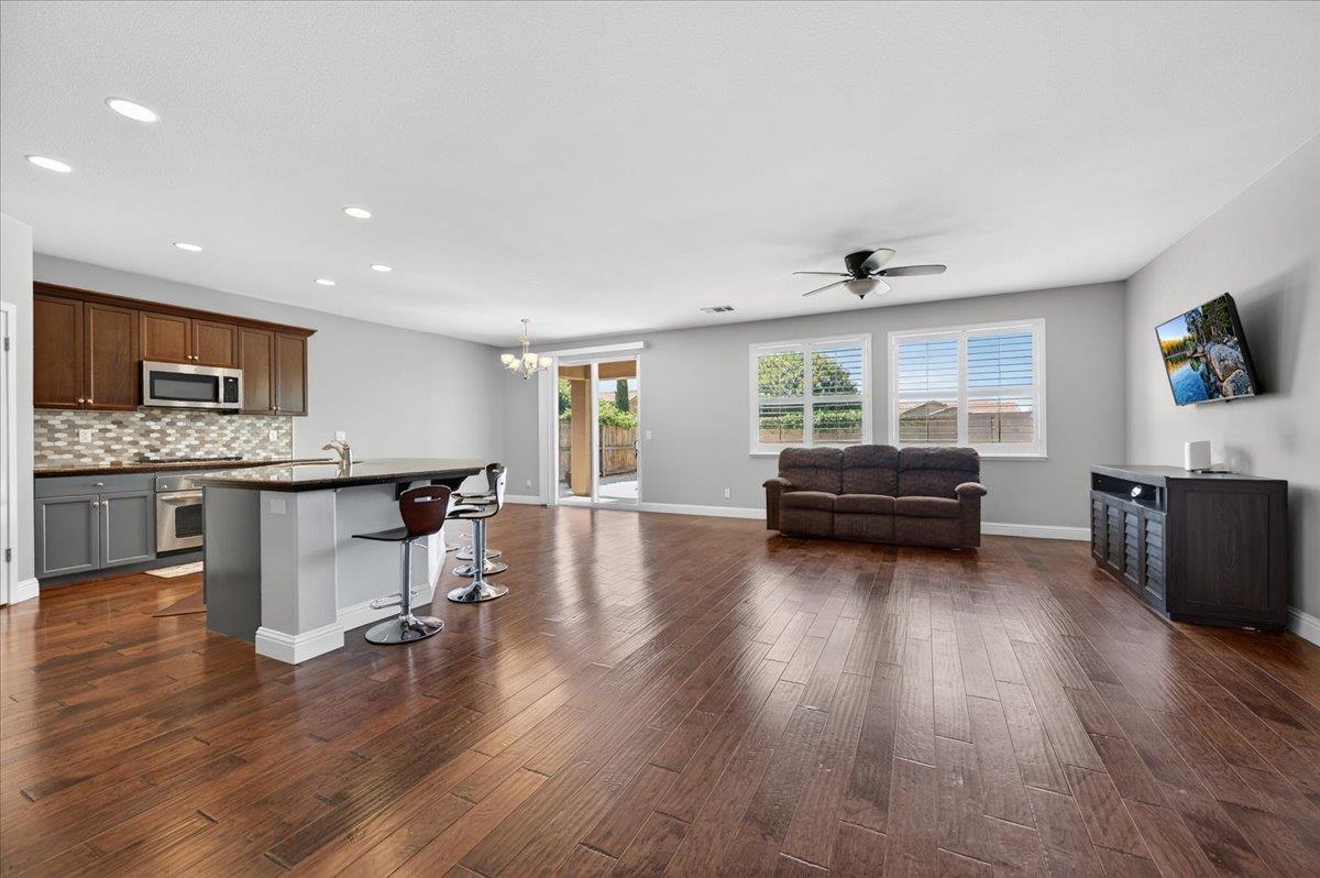 1776 N McPherson Ln, Clovis, CA 93619