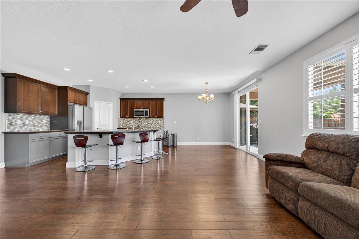 1776 N McPherson Ln, Clovis, CA 93619